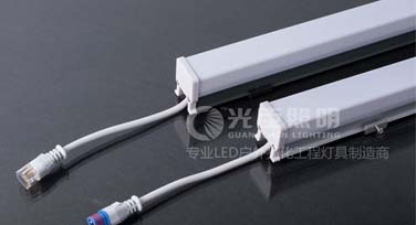 別再撞臉了，光臣LED護欄管廠家給你支支招!