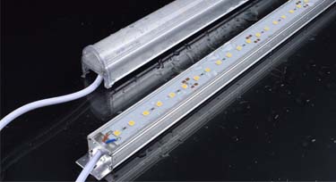 為了宋哥哥，線條燈妹妹努力學(xué)游泳