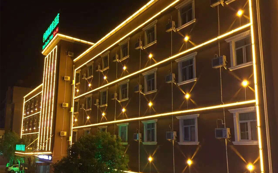 【上?！扛窳趾捞┚€條燈亮化工程