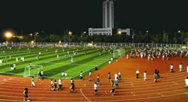 2張圖對比田徑場照明投光燈和泛光燈哪個(gè)合適