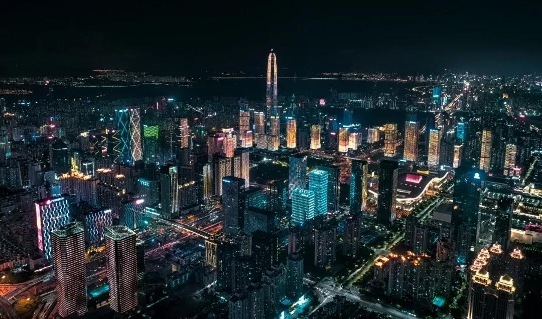 城市夜景亮化應有合理的設計和規(guī)劃，完善功能性