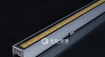 河南鄭州地產(chǎn)樓盤(pán)亮化項(xiàng)目，光臣金黃光LED線條燈獲客戶贊賞