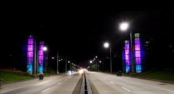 常洪隧道口夜景亮化提升，廢棄立柱“華麗變身”